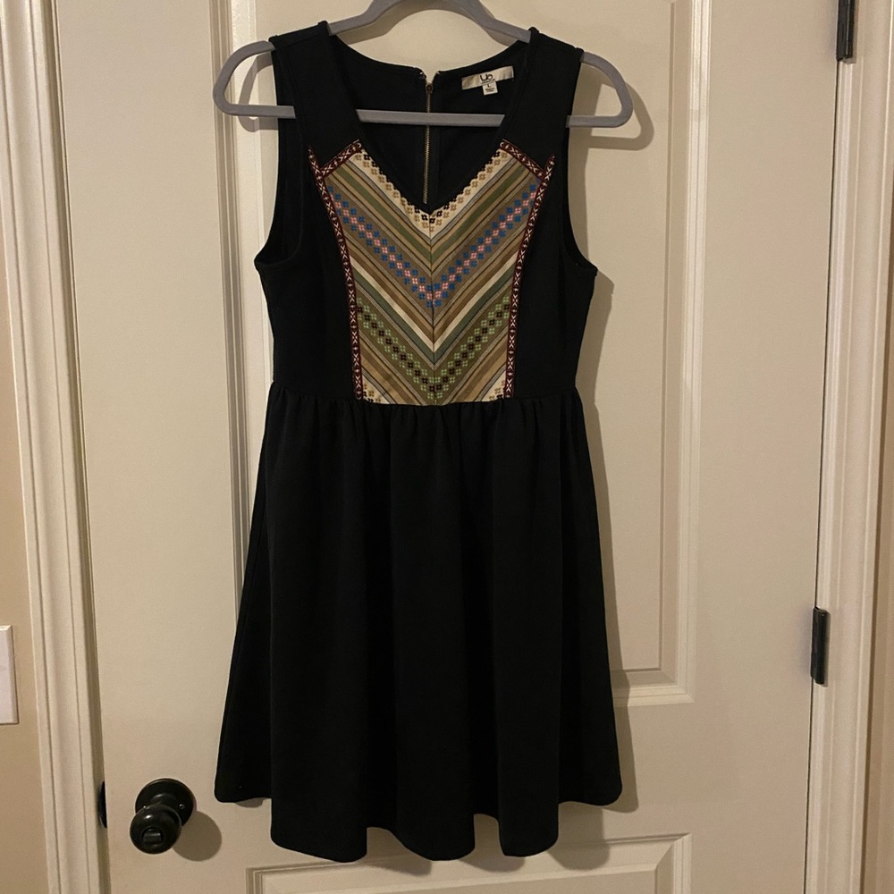 Black CUTE sleeveless dress, size large . Worn once.